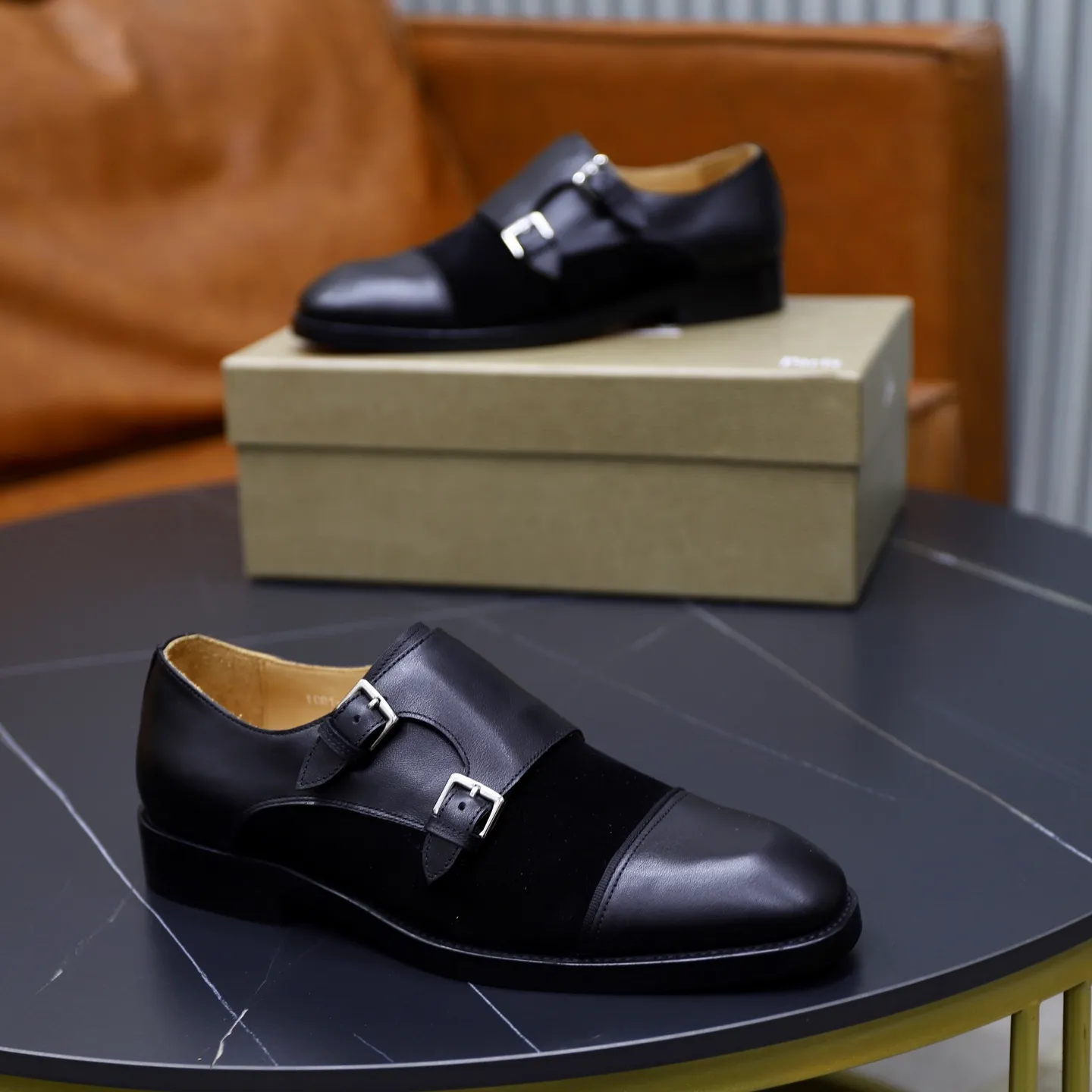 Ex-factory price: 620💰Christia*.Loubouti*🆑High-end men’s business formal leather shoes | Classic red sole shoes | Original imported first-layer cowhide | Water-dyed cowhide lining | Italian imported red rubber outsole | High-end luxury | Perfect interpretation of fashion, sunshine, style, suitable for various occasions Size: 39-44 (38.45 custom-made)